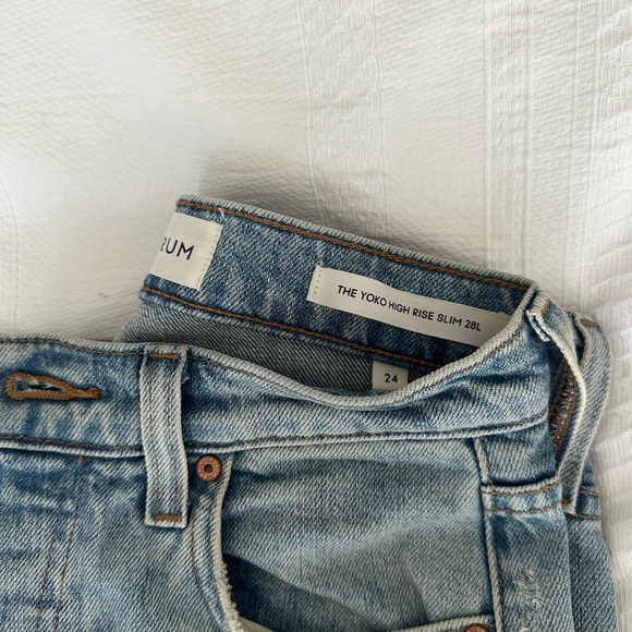 ARITZIA Denim forum Yoko high-rise slim 28L in size 24 - Picture 4 of 4